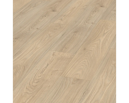 Laminátová podlaha 8.0 Nature Sense EL2091 Položená laminátová podlaha so vzhľadom dreva.