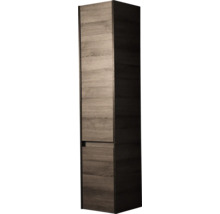 Vysoká skrinka s dreveným vzorom do kúpeľne