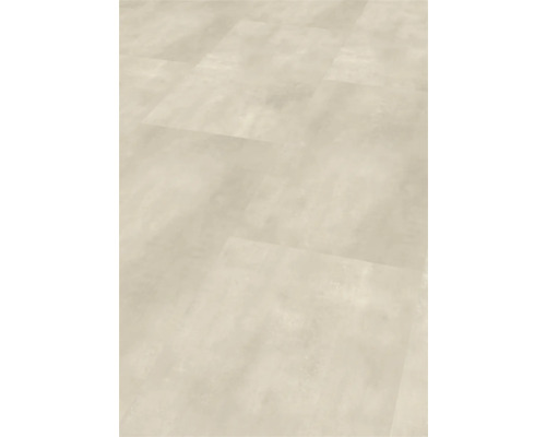 Položené podlahové dlaždice v interiéri