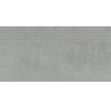 Sivý schodiskový stupeň z jemnej kameniny s drážkami