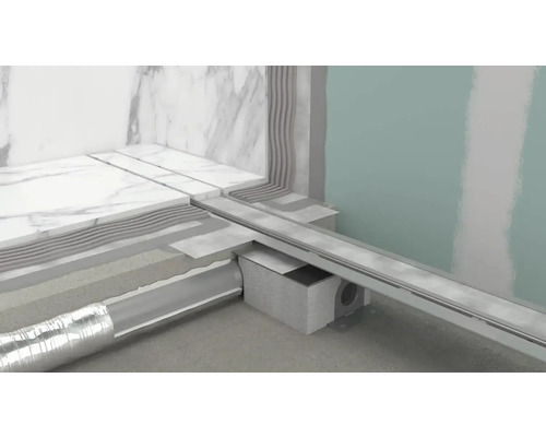 Kúpeľňová podlaha vo výstavbe so sprchovým žľabom a dlaždicami