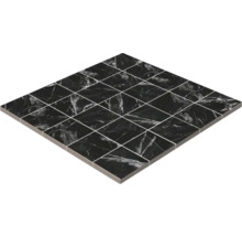 Štvorcová mozaiková dlaždica s mramorovou štruktúrou