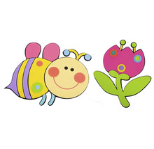 Dekorácia s včelou a kvetinou do detskej izby