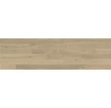 Svetlé dosky vidieckeho domu z dubového dreva