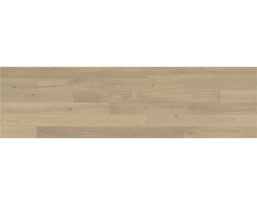 Svetlé dosky vidieckeho domu z dubového dreva