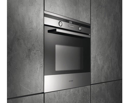 Vstavaná rúra s digitálnym displejom v modernom kuchyni