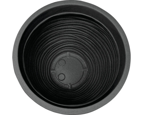 Pohľad do vnútra okrúhleho kvetináča z plastu