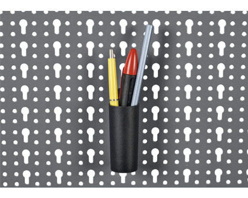 Držiak na ceruzky s ceruzkami na dierovanej doske