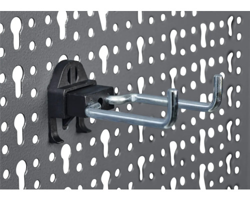 Dvojitý hák na dierovanej doske na uloženie náradia