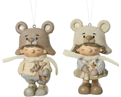 Dve dekoratívne figúrky detí s čiapkami s medvedími ušami a plyšovými medvedíkmi