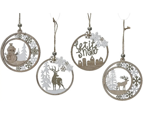 Štyri drevené vianočné ozdoby s rôznymi motívmi ako snehuliak, jeleň a snehové vločky