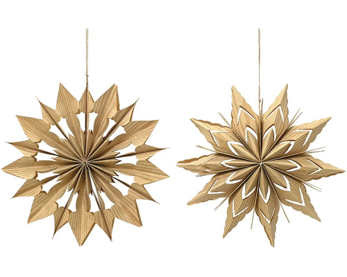 Dve drevené hviezdy na zavesenie ako dekorácia