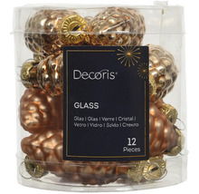 Dvanásť sklenených šišiek ako ozdoby na vianočný stromček v priehľadnom balení