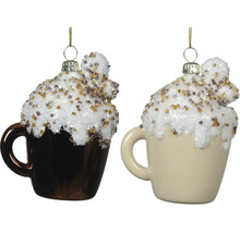 Dva hrnčeky ozdôb na vianočný stromček s korálkami