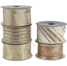 Rôzne ozdobné stuhy na cievkach pre remeselné práce a dekorácie