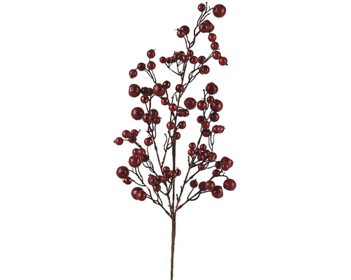 Dekoratívna vetva s lesklými červenými bobuľami na slávnostné dekorácie