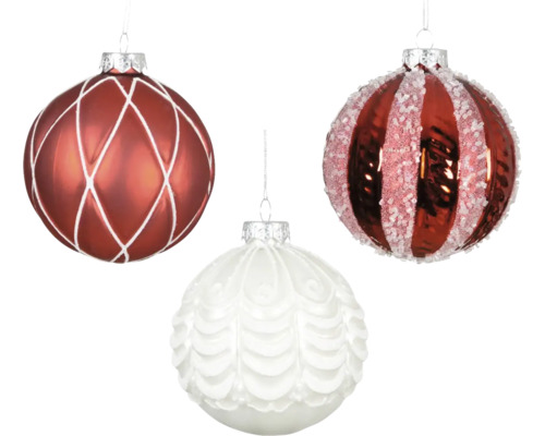 Tri vianočné gule s rôznymi vzormi