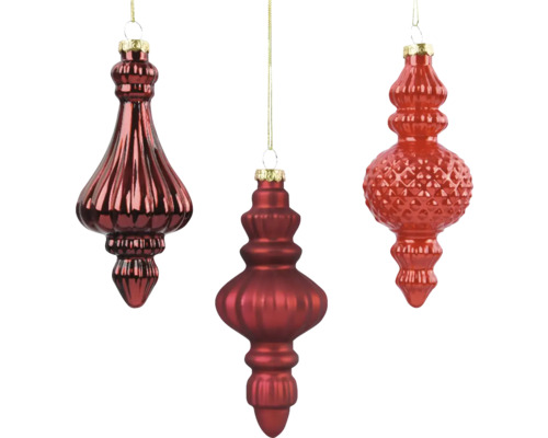 Vianočné ozdoby ornamenty 15 cm, rôzne farby Tri červené vianočné ozdoby rôznych tvarov visia na zlatých nitiach