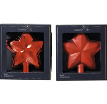 Dva červené sklenené špičky na vianočný stromček v tvare hviezdy v balení.