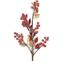 Dekoratívna vetva s červenými bobuľami a listami ako slávnostná dekorácia