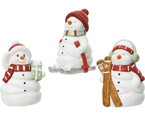 Tri figúrky snehuliakov ako zimná dekorácia