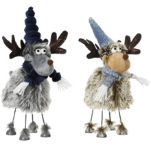 Dva dekoratívne soby s čiapkou a šálom ako vianočná dekorácia