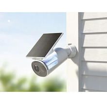 Vonkajšia bezpečnostná kamera so solárnym panelom