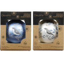 Dve sklenené vianočné gule Decoris s motívom vtáčika v balení