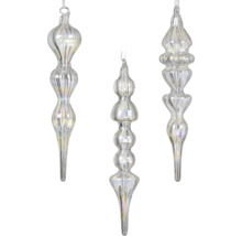 Tri sklenené cencúle ako ozdoby na vianočný stromček