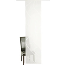 Záclona so vzorom a stolička