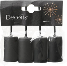 Štyri čierne sviečky na zapichnutie v balení od firmy Decoris