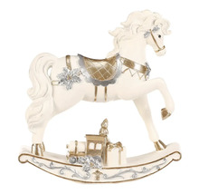 Dekoratívny hojdací kôň s vlakom ako vianočná dekorácia