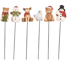 Šesť záhradných zapichovacích kolíkov so zimnými motívmi: medveď so stromom, snehuliak, sob, vták, medveď, snehuliak