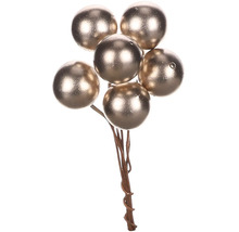 Dekoratívne bobule na vetve