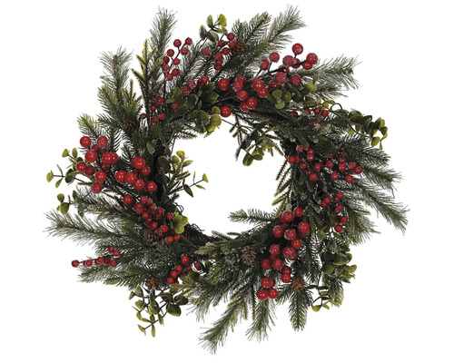 Dekoratívny vianočný veniec s červenými bobuľami a vetvami jedle.