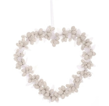 Dekoratívny veniec v tvare srdca s bobuľami a stuhou na zavesenie
