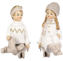 Dekoratívne zimné figúrky, chlapec a dievča na saniach