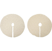 Dve podložky pod vianočný stromček so vzorom hviezd a vianočných stromčekov