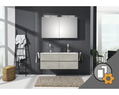 Kúpeľňa s umývadlom, zrkadlovou skrinkou a rebríkom na uteráky