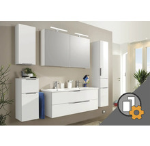 Moderný kúpeľňový komplet s bielymi skrinkami, dvojitým umývadlom a zrkadlovou skrinkou s osvetlením.