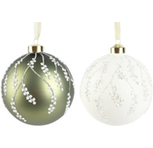 Dve vianočné gule s kvetinovým dekorom