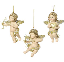 Traja anjeli ako ozdoby na vianočný stromček so šípom a lukom alebo srdcom