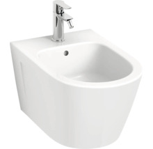 Biely závesný bidet s chrómovanou armatúrou do kúpeľne