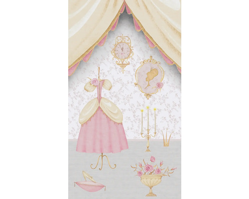 Vliesová fototapeta Lilly & Luis 77066-1 Uni 159 x 280 cm Ilustrácia scény s motívmi princeznej, vrátane šiat, hodín, zrkadla a koruny