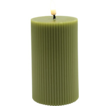 Dekoratívna stĺpová sviečka s rebrovaným povrchom
