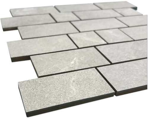 Obdĺžnikové mozaikové dlaždice so vzhľadom kameňa na obklad stien