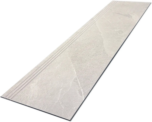 Stupienok z kameniny s ryhovaným povrchom