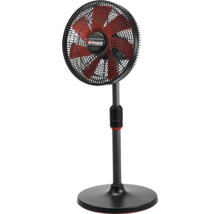 Stojanový ventilátor s červenými lopatkami rotora a čiernou ochrannou mriežkou