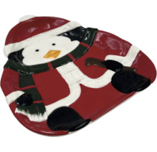 Tanier v tvare tučniaka so zimným oblečením