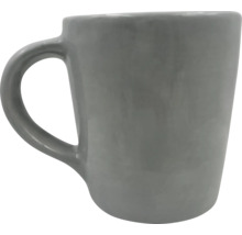 Keramický hrnček s uchom